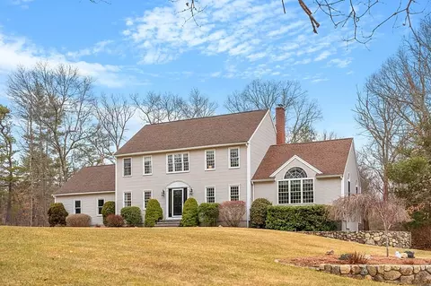 8 Massasoit Way, Mendon, MA 01756 photo 1