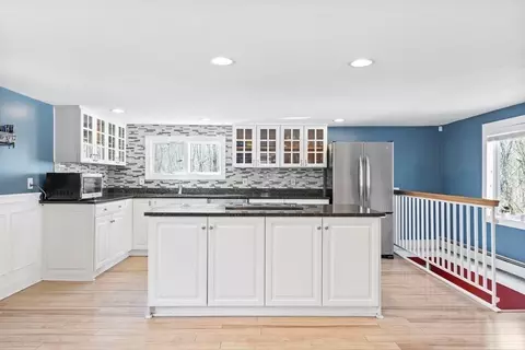211 E Main St, Georgetown, MA 01833 photo 4