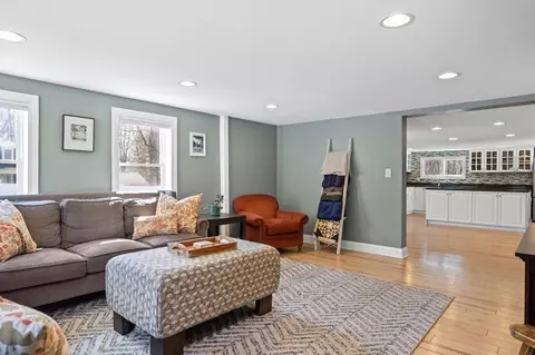 211 E Main St, Georgetown, MA 01833 photo 2