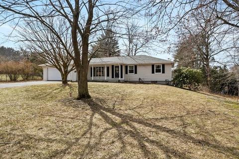 268 Forest Hills Rd, Springfield, MA 01128 photo 1
