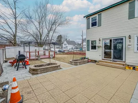 66 Eustis Ave, Lowell, MA 01850 photo 9