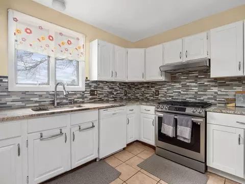 66 Eustis Ave, Lowell, MA 01850 photo 23