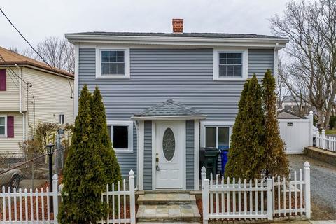 452 Tecumseh St, Fall River, MA 02721