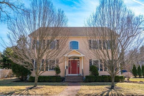 60 Manor Ave, Wellesley, MA 02482