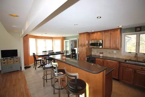 265 Overlook Dr, Raynham, MA 02767 photo 2