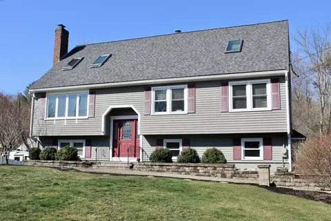 265 Overlook Dr, Raynham, MA 02767 photo 1