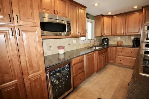 265 Overlook Dr, Raynham, MA 02767 photo 4