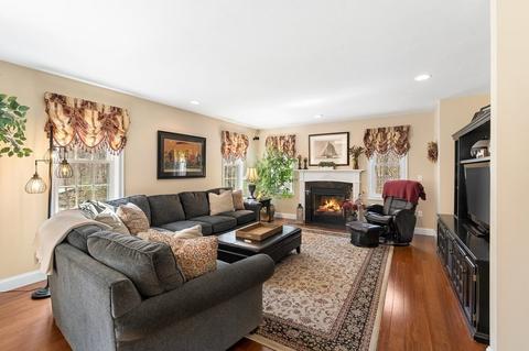 149 Maple St, Douglas, MA 01516 photo 8