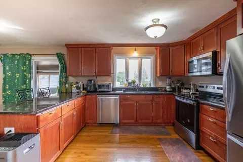 185 Plain St, Franklin, MA 02038 photo 3
