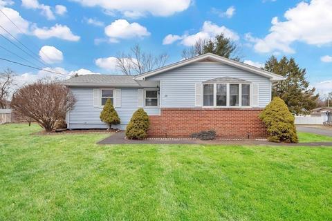 79 Olko Cir, Chicopee, MA 01020 photo 1