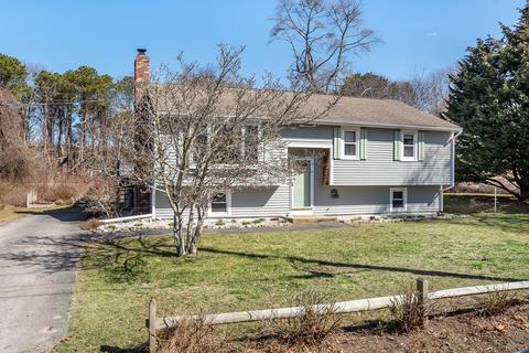 20 Regency Dr, Bourne, MA 02532