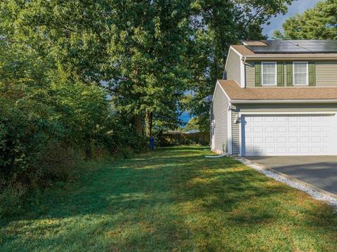 98 Briggs St, Springfield, MA 01151 photo 9