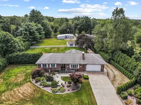 20 Quaker Ln, Acushnet, MA 02743 photo 1