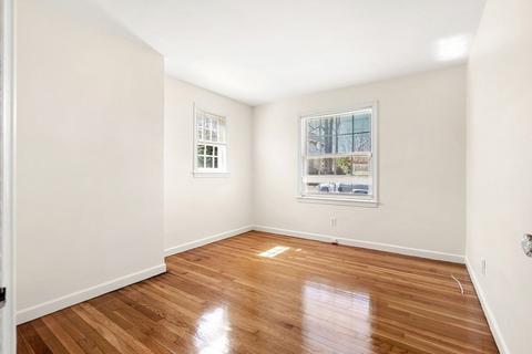 2 Phillips St, Marblehead, MA 01945 photo 12