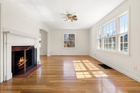 2 Phillips St, Marblehead, MA 01945 photo 2