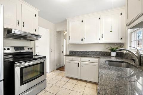 2 Phillips St, Marblehead, MA 01945 photo 7