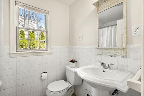 2 Phillips St, Marblehead, MA 01945 photo 11