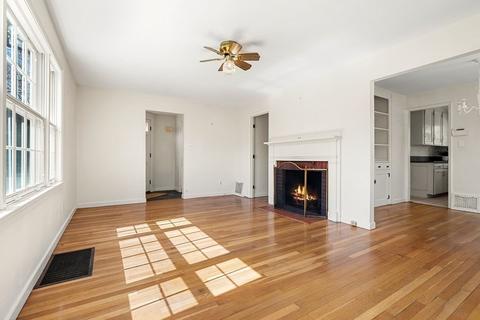 2 Phillips St, Marblehead, MA 01945 photo 4