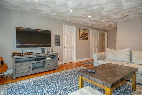 8 Cressy St, Beverly, MA 01915 photo 13