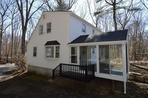 115 Middlesex St, Millis, MA 02054 photo 5