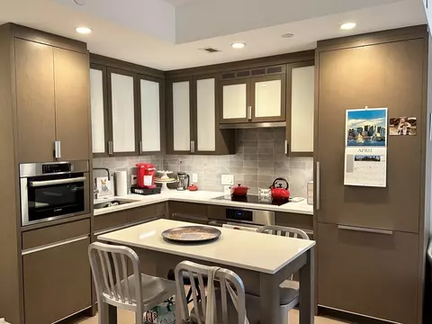 100 Lovejoy Wharf #4L, Boston, MA 02114