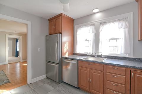 49 Marsh Ave, Worcester, MA 01605 photo 10