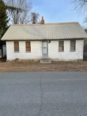 87 High St, Freetown, MA 02702