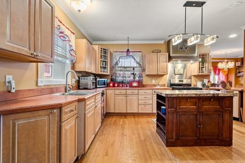 65 Fox St, West Springfield, MA 01089 photo 6