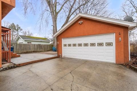 65 Fox St, West Springfield, MA 01089 photo 2