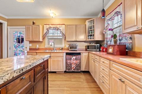 65 Fox St, West Springfield, MA 01089 photo 7