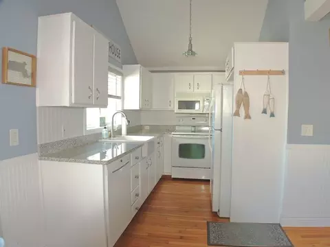 3 Sea St, Wareham, MA 02571 photo 5