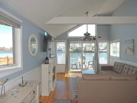 3 Sea St, Wareham, MA 02571 photo 1