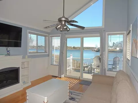 3 Sea St, Wareham, MA 02571 photo 4