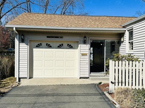92 Mccarthy Ave, Chicopee, MA 01020 photo 4