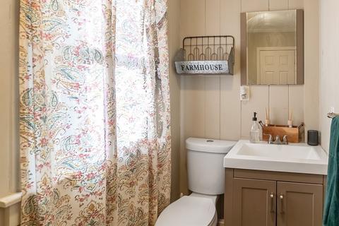 68 Abbott St, Springfield, MA 01118 photo 14