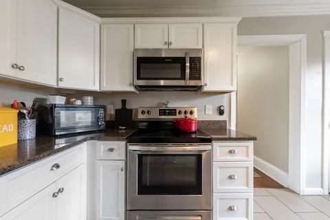 68 Abbott St, Springfield, MA 01118 photo 4