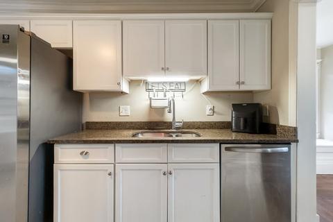 68 Abbott St, Springfield, MA 01118 photo 3