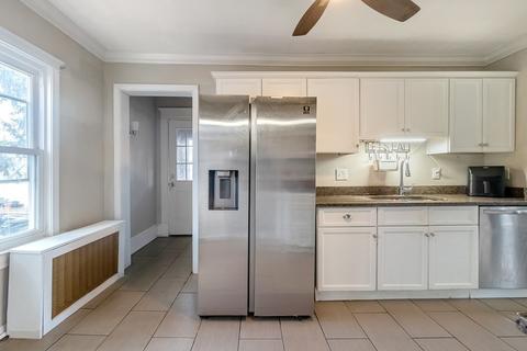 68 Abbott St, Springfield, MA 01118 photo 2