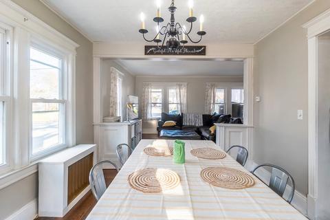 68 Abbott St, Springfield, MA 01118 photo 9