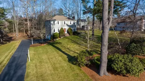 4 Camelot Cir, Dudley, MA 01571