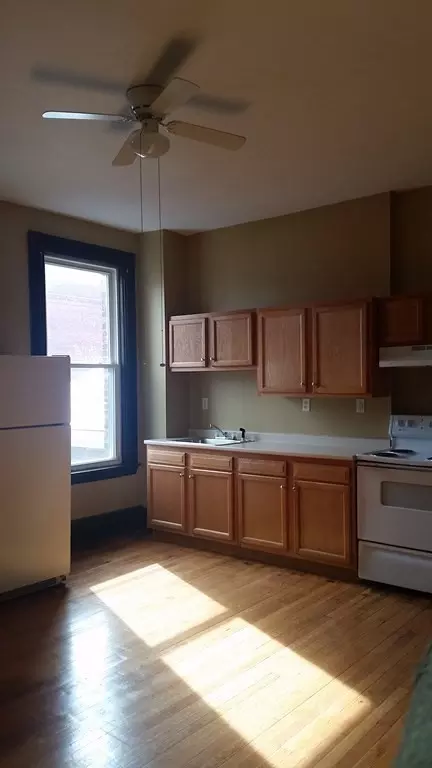 3 Irving St, Worcester, MA 01609 photo 3