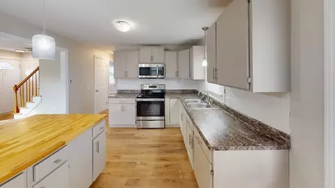 192 Lucerne Rd, Springfield, MA 01119 photo 3
