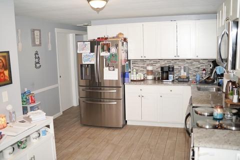 79 Newhouse St, Springfield, MA 01118 photo 2