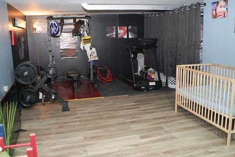 79 Newhouse St, Springfield, MA 01118 photo 13