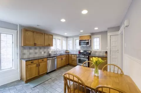 18 Saint Elmo Rd, Worcester, MA 01602 photo 8