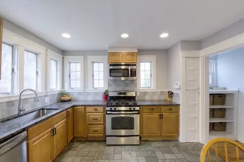 18 Saint Elmo Rd, Worcester, MA 01602 photo 9