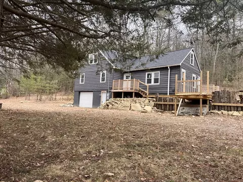 15 Hemenway Rd, Leverett, MA 01054