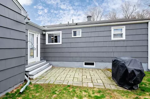 30 Louis Rd, Springfield, MA 01118 photo 5