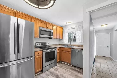 30 Louis Rd, Springfield, MA 01118 photo 9