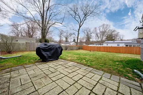 30 Louis Rd, Springfield, MA 01118 photo 4